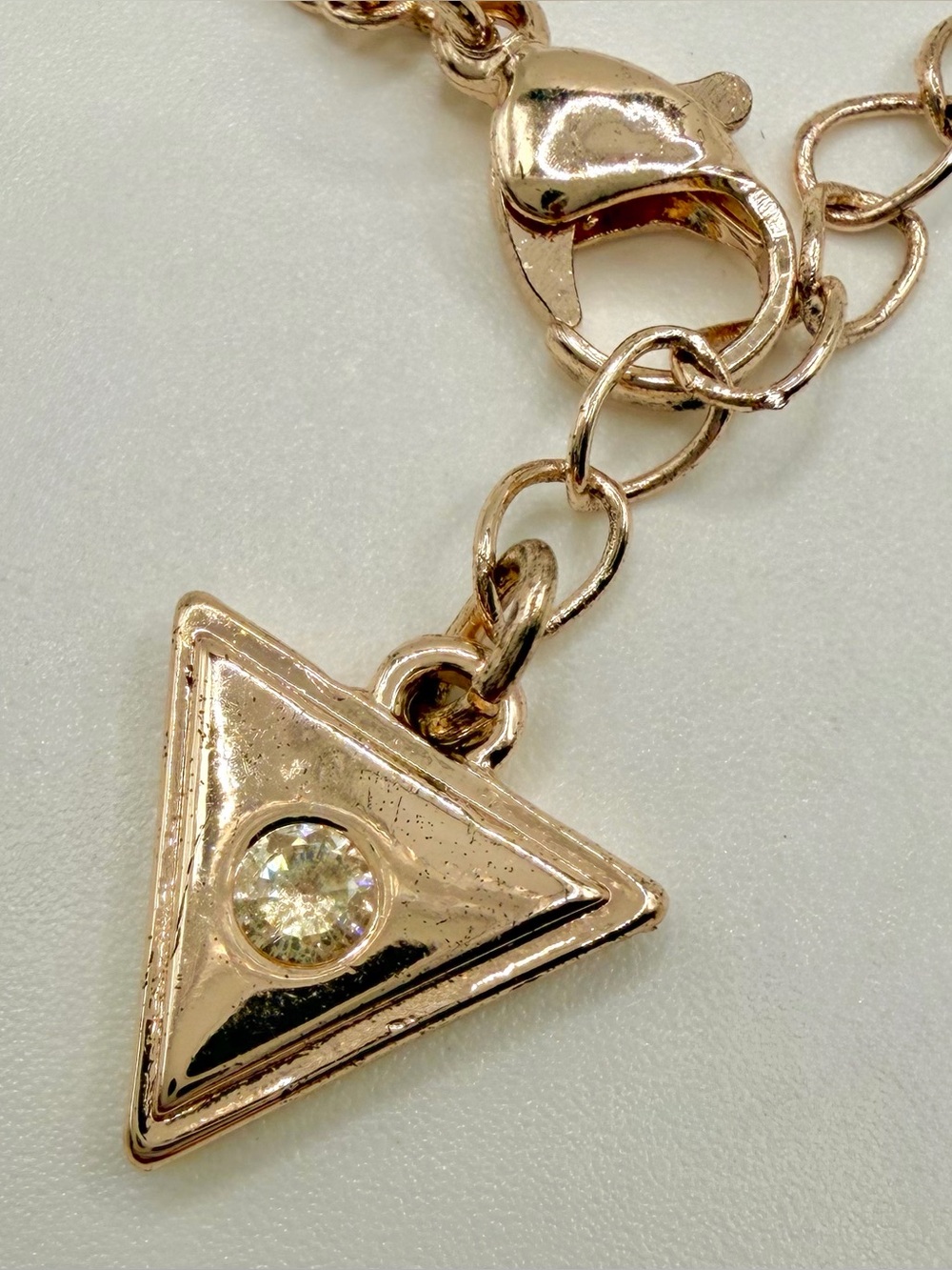 NWOT Beautiful “Guess” Necklace by Marciano-Excellent Cond. Gold tone w/Crystals - Picture 10 of 14
